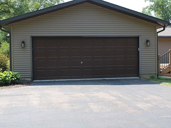 3rd image of 24-39 Carriage Hill Ct