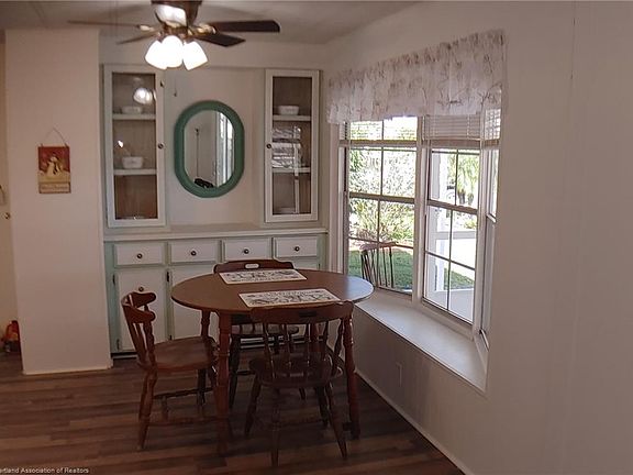5th image of 20 Pinecrest St