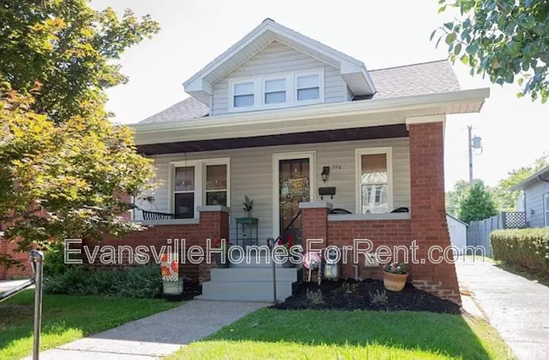 3 bed, 1.0 bath, $1,325 — Photo 1