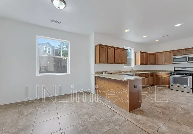 2443 W Pikes Peak Dr — Photo 9