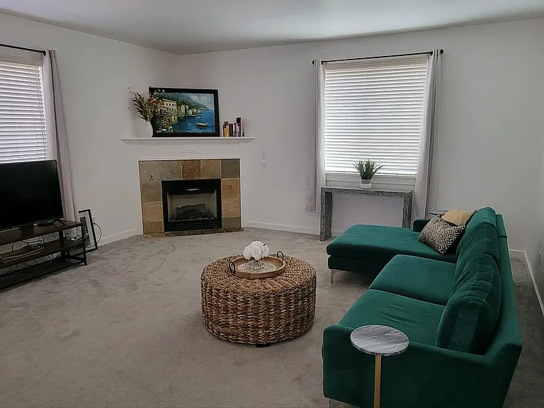 2461 Mountain Ter — Photo 10