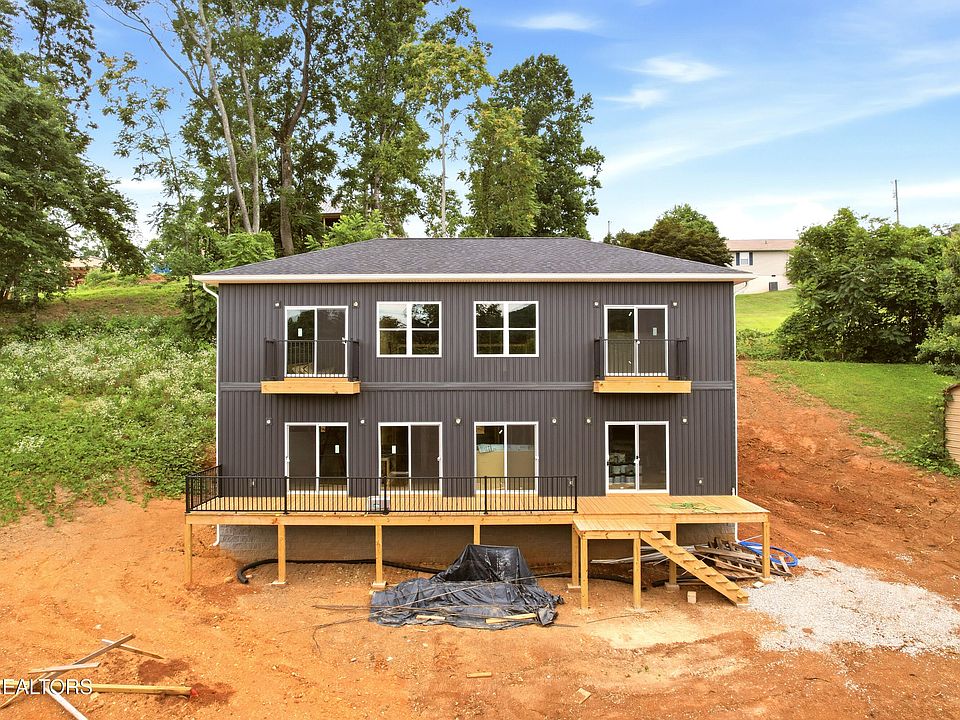 1st image of 109 Breezeway Ln