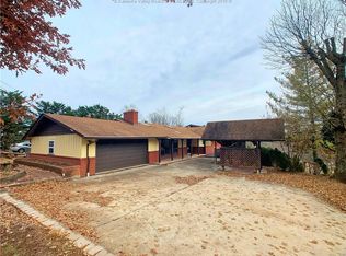 1201 Ellen Dr, South Charleston, WV 25303