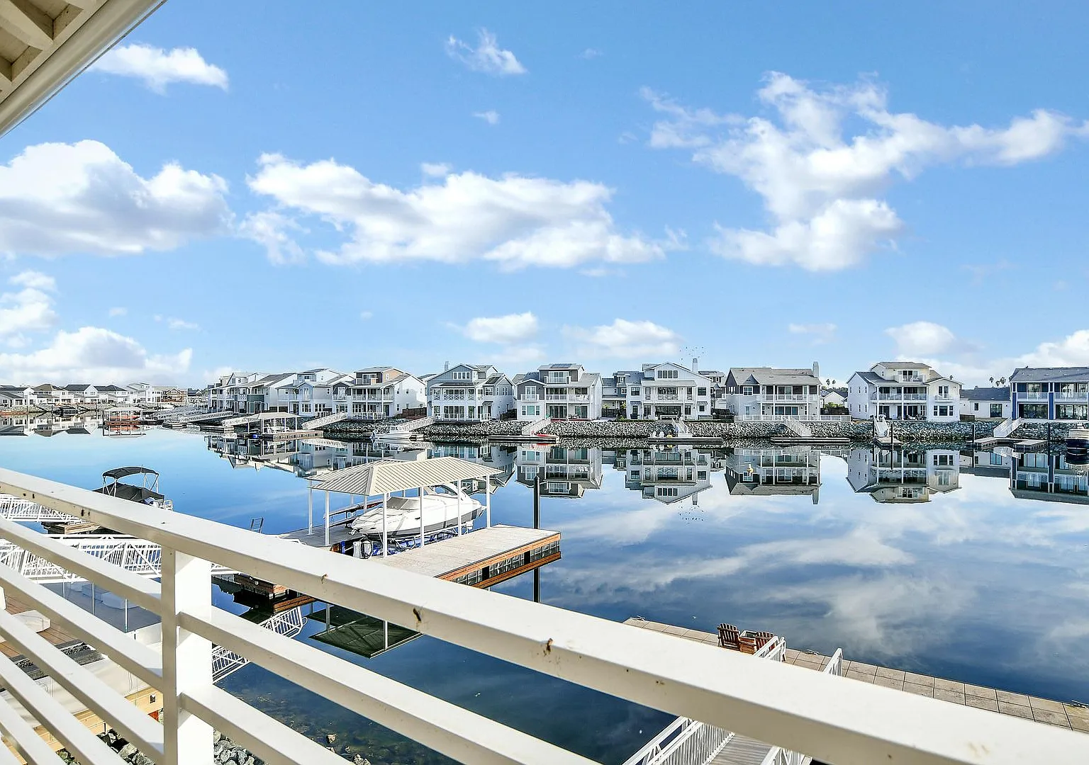 Waterfront Beauty — Photo 1