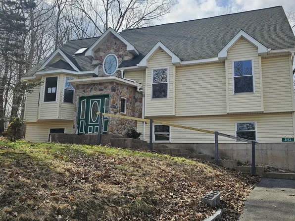 2193 Lake Dr, Henryville, PA 18332