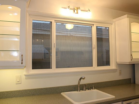 4th image of 3307 W Alameda Ave