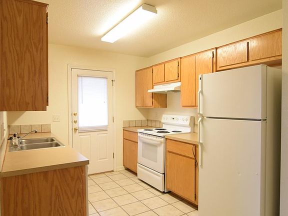 3rd image of 4209 Thunder Creek Dr APT A
