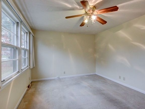 3rd image of 1324 Courtney Dr