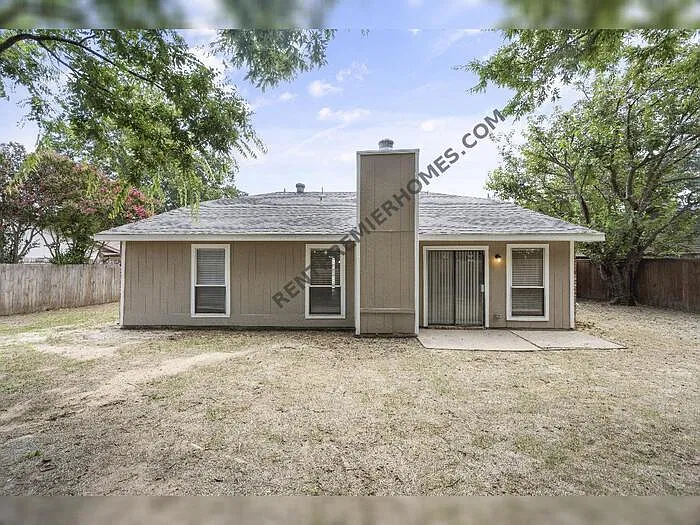 3 bed, 2.0 bath, 1250 sqft, $2,295 — Photo 4
