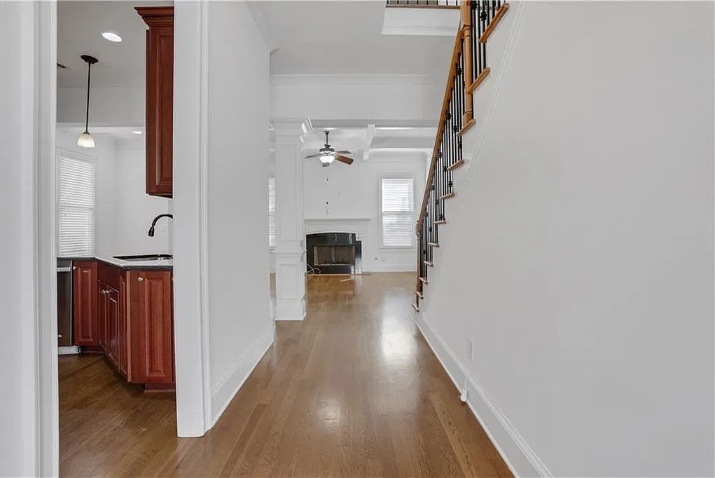 5 bed, 4.0 bath, 2940 sqft, $3,900 — Photo 2