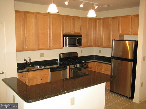 4th image of 2665 Prosperity Ave APT 212