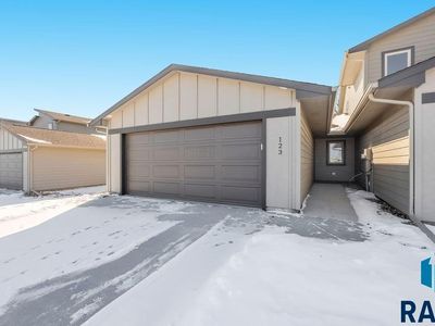 123 E Countryside Ave, Lennox, SD, 57039