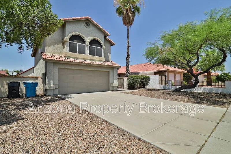 3 bed, 2.5 bath, 1365 sqft, $1,945 — Photo 1