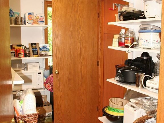 2nd image of 2940 Woodstock Cir