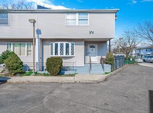 22234 141st Ave, Springfield Gardens, NY 11413