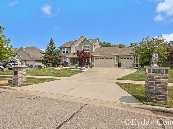 3669 Maplebrook Dr NW, Grand Rapids, MI 49534