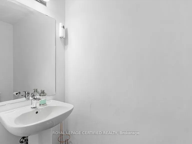 61 Soho St #25 — Photo 9