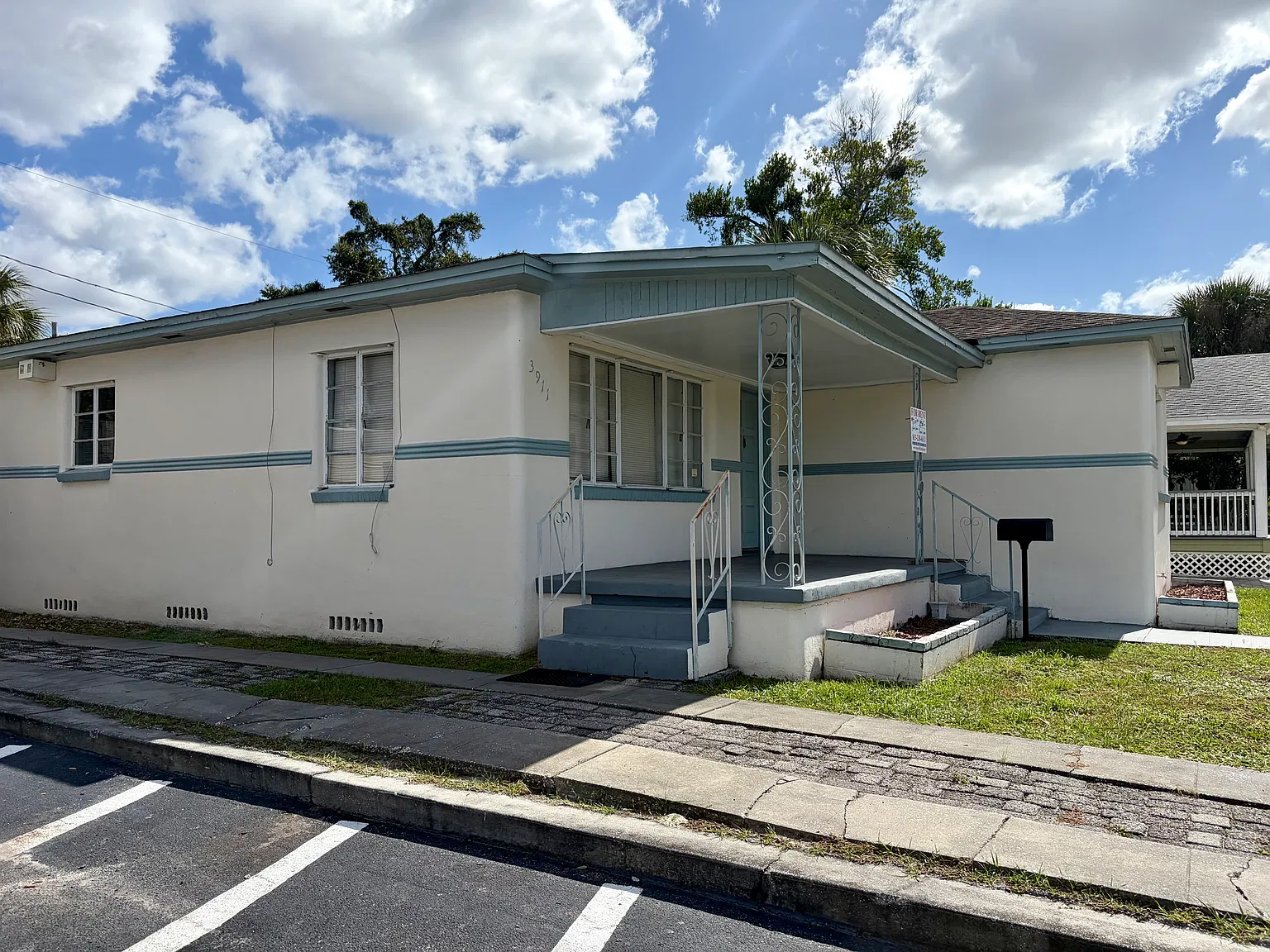 3 bed, 1191 sqft, $1,995 — Photo 2