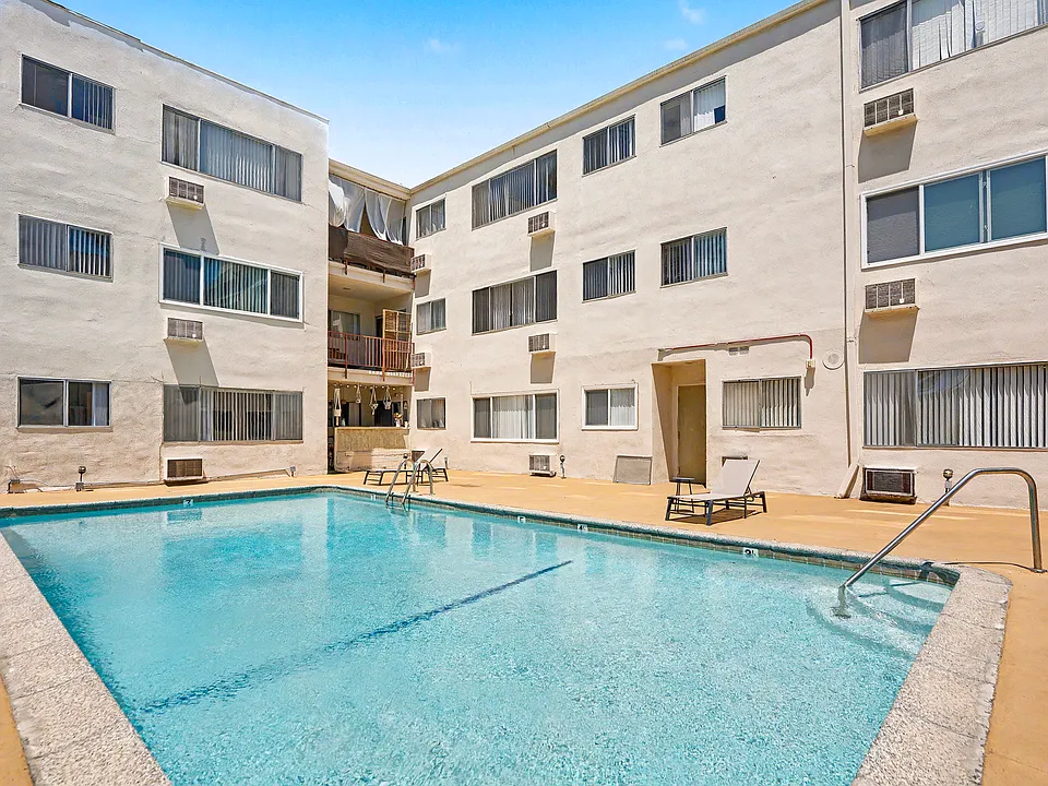 Hollywood Apartments