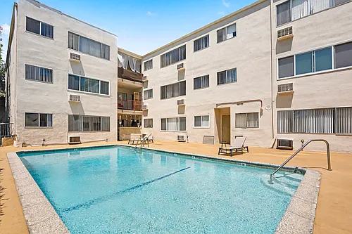Hollywood Apartments Photo 1