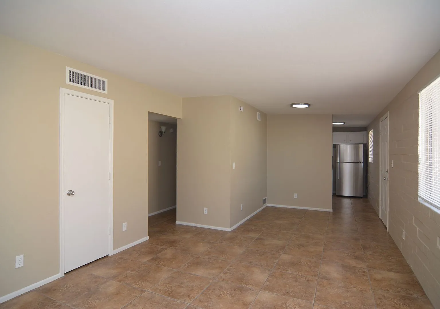 3 Bedroom 1 Bath Duplex! Great South Tucson Location! — Photo 3
