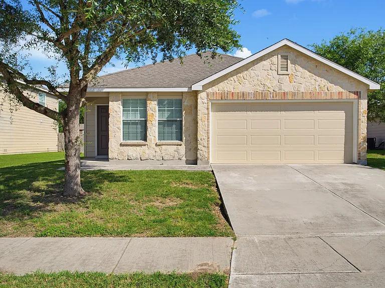 332 Lonestar Gait — Photo 1