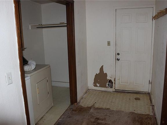 4th image of 905 S 4th Ave
