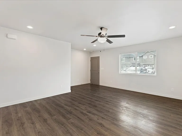 114-116 E Ravenna Ln #130 — Photo 5