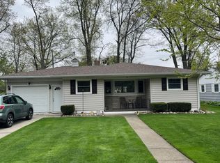 35 Cleveland Ter, Hobart, IN 46342