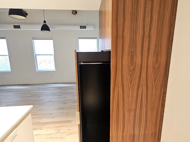 319 Broadway N #304 — Photo 4