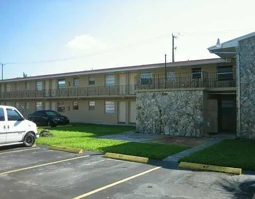 3901 SW 78th Ct — Photo 3