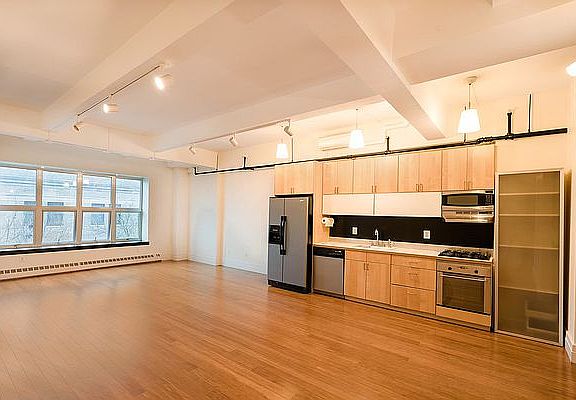 2nd image of 852 Cypress Ave APT 3A