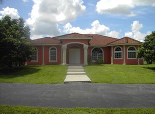 931 10th St SE #1, Naples, FL 34117