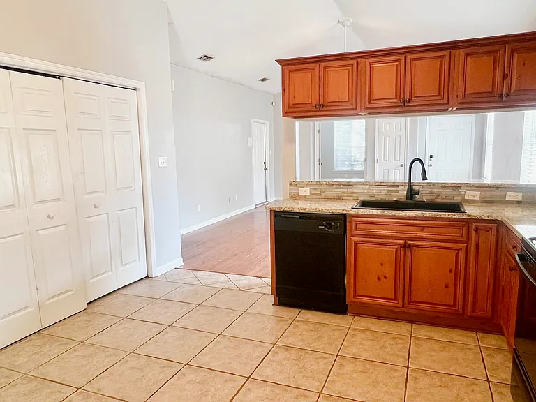 916 Saddle Creek Run — Photo 3