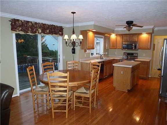 4th image of 51 Saint Andrews Blvd