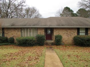 208 Lisa Ln, Palestine, TX 75803