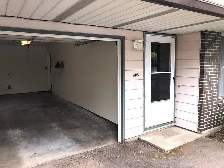 Town Terrace Apartments — Photo 8