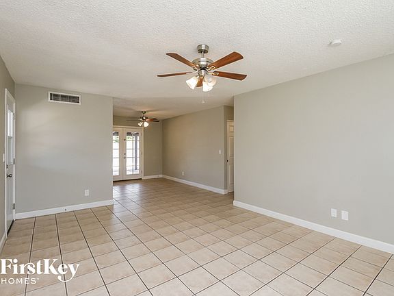 5th image of 1332 N Westwood Cir