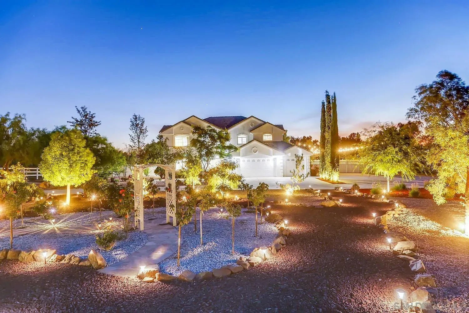 7 bed, 5.5 bath, 3900 sqft, $19,995 — Photo 3