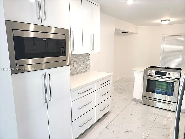 9723 N New River Canal Rd #416 — Photo 5
