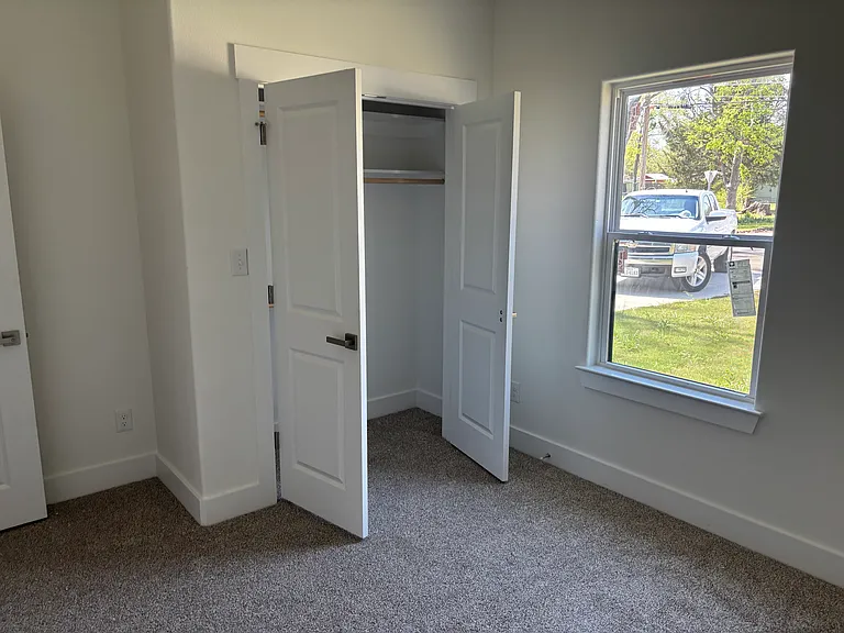 900 Layne Dr — Photo 4