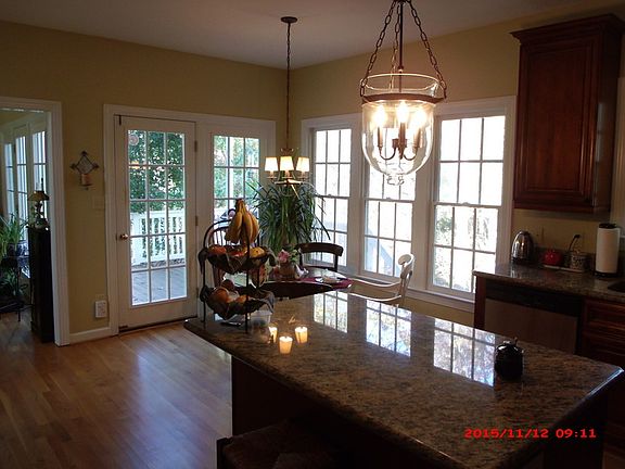 Breakfast nook
						:
						Overlooks private yard