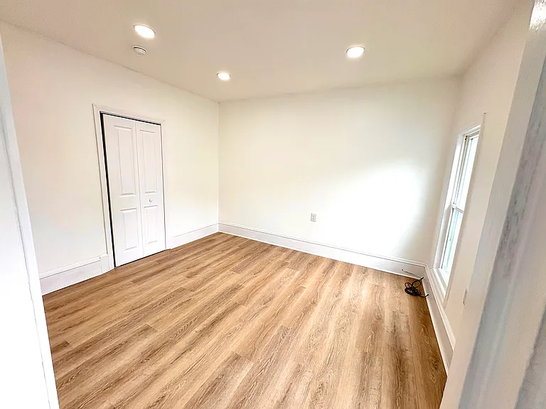 621 N 10th Ave — Photo 6
