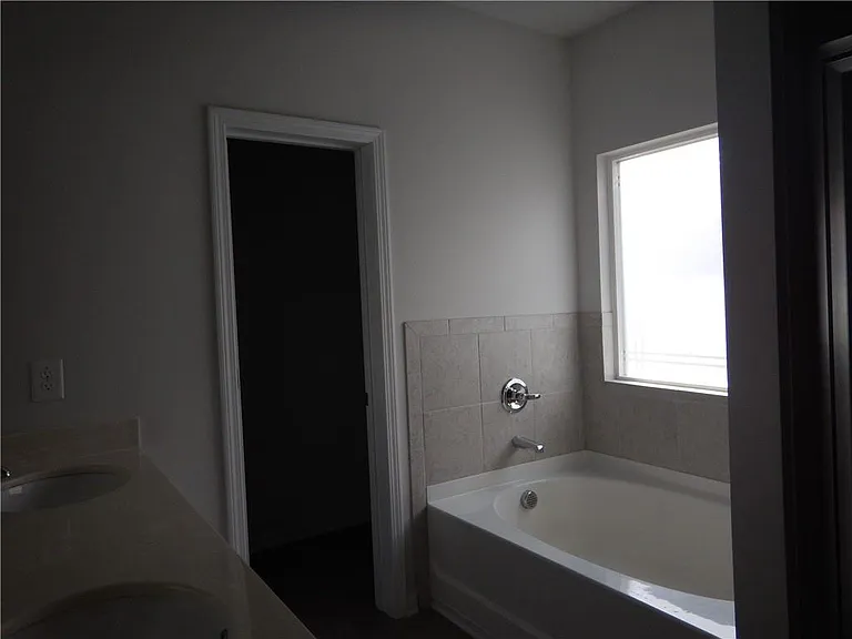 720 Country Ridge Dr — Photo 12