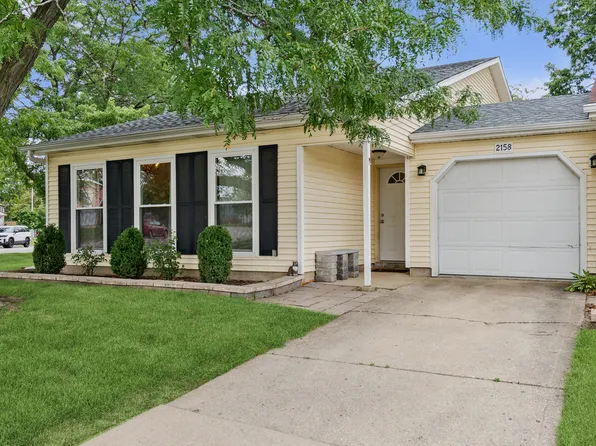 2158 College Dr, Glendale Heights, IL 60139
