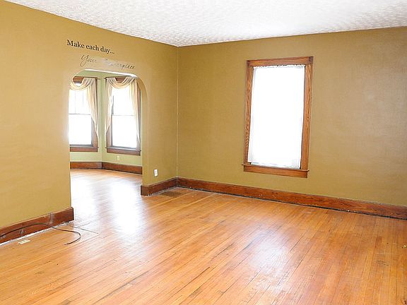 4th image of 711 N 10th St