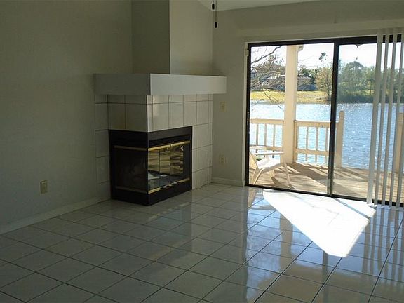 3rd image of 266 Lakebreeze Cir