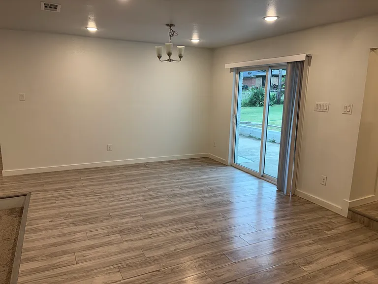 2800 Sierra Dr — Photo 7