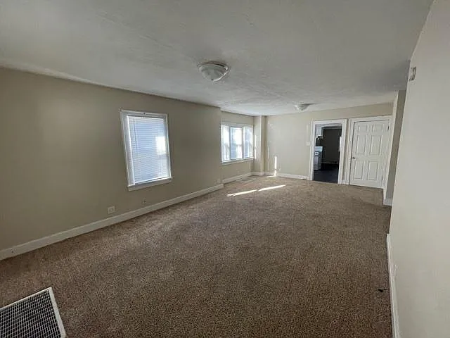 231 E Victoria St — Photo 3