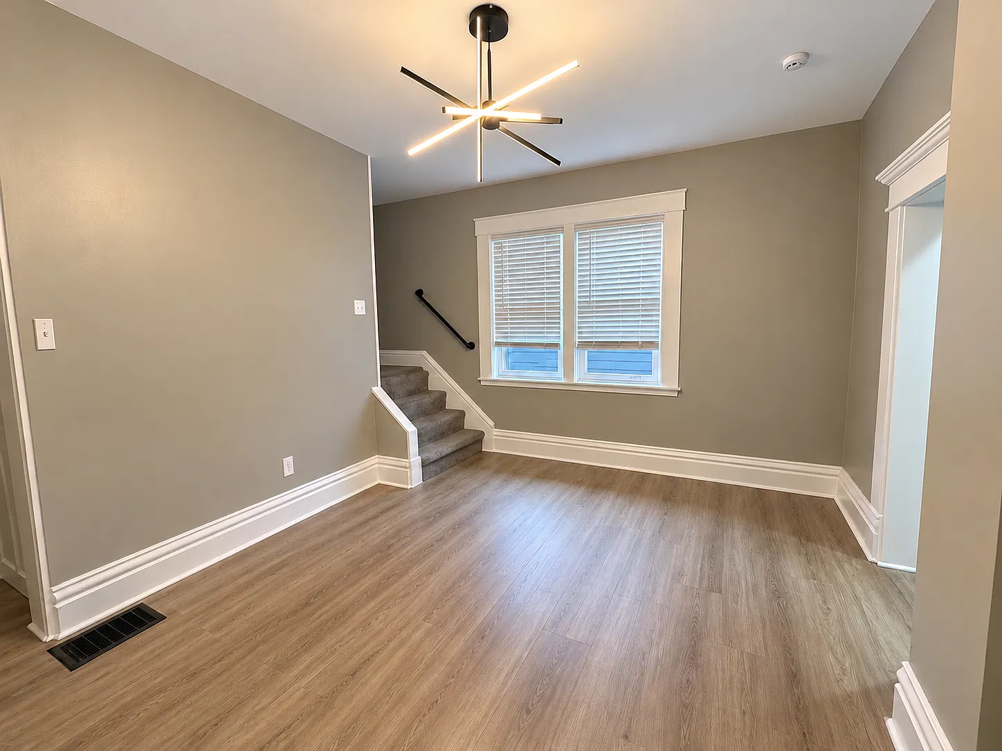 3 bed, 1251 sqft, $2,100 — Photo 3